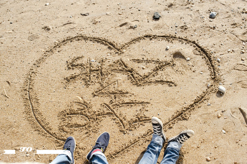 Portrait photographs of married couple, Brighton beach, east sussex (23)