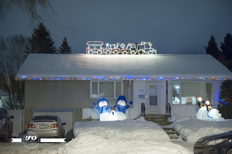 edmonton christmas traditions photographers, candy cane lane edmonton (8)