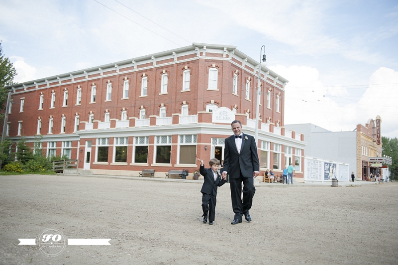 edmonton wedding photographers, fort edmonton park wedding photographers, gold tadashi shoji wedding dress (27)