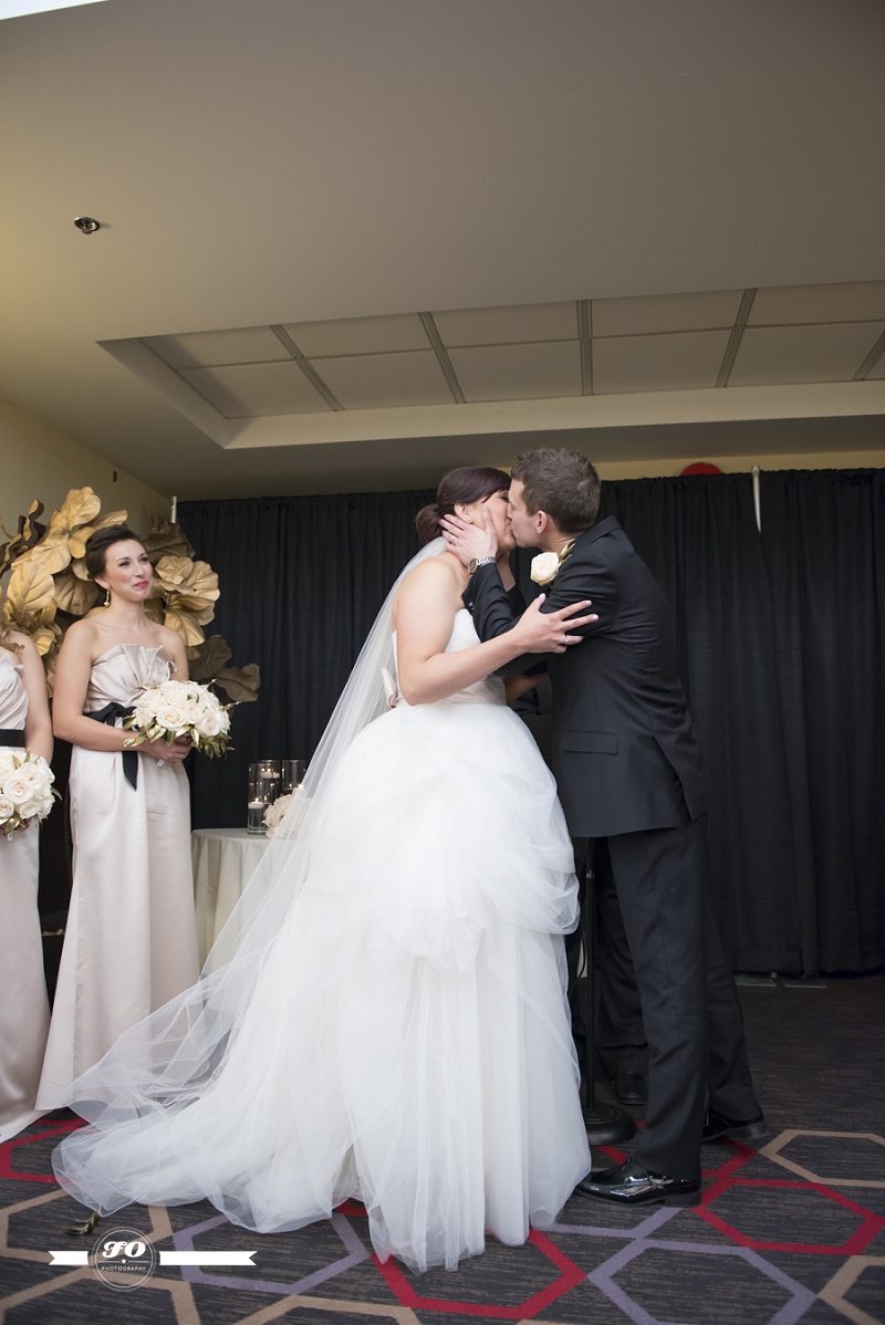 the kiss, edmonton wedding photographers, four points by sheraton south hotel