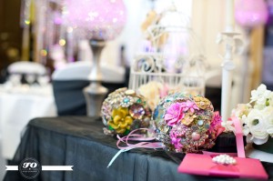 Luxury wedding show: mediterranean occasions pink brooch bouqet
